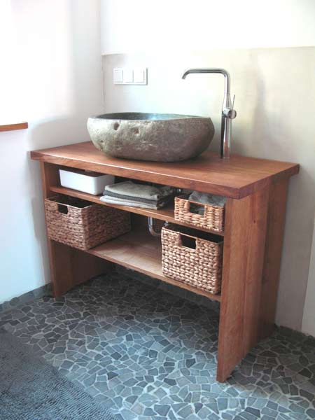 Waschtisch aus Massivholz Eiche mit Natursteinbecken