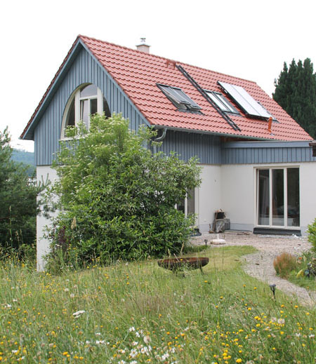 Terrasse Holzhaus mit Pergola aus Lärchenholz in Göttingen
