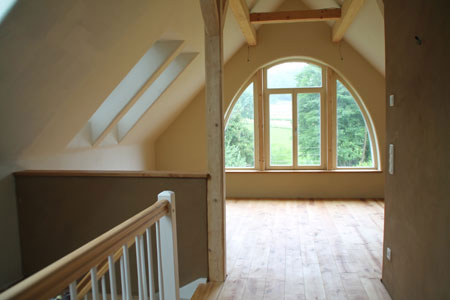 Holztreppe Holzgeländer Lehmputz 