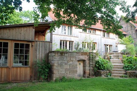 Naturkeller mit Sandsteinmauer