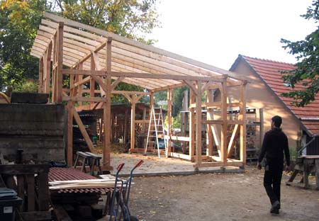 Die Fachwerk-Konstruktion ist aufgestellt.