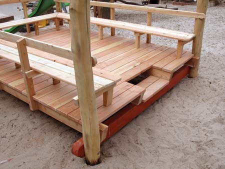 Detail Spielpodest Lärchenholz