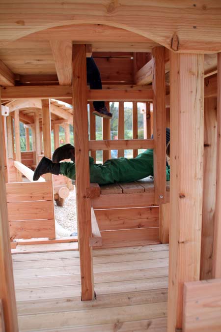 Holzpodest Spieleisenbahn