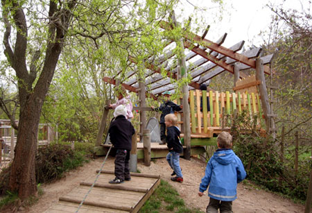 Das Versteck vom Hügel aus gesehen