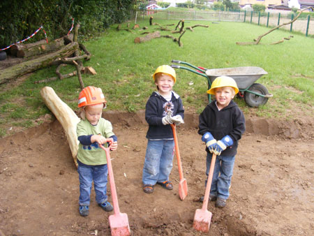 Kinderbaustelle auf dem Spielplatz Kindergarten Lenglern