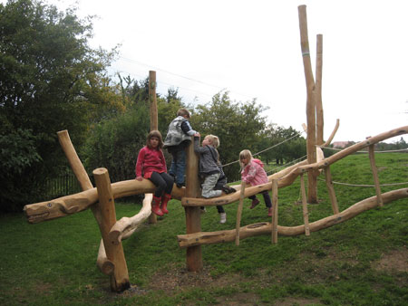 Das Klettergerüst am Hang