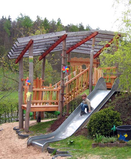 Pergola über Hangrutsche