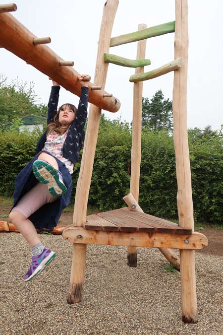 Hangelstange auf Spielplatz