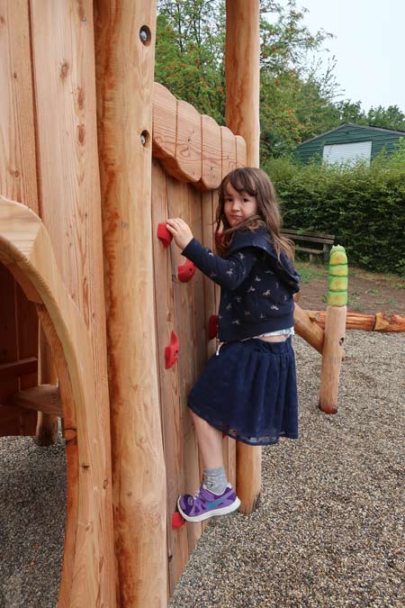 Kletterwand Spielplatz