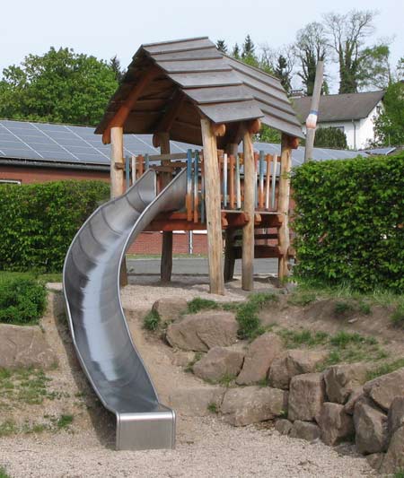Rutscheturm mit Hangrutsche