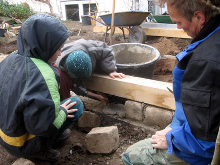 Die Schwellen werden untermauert