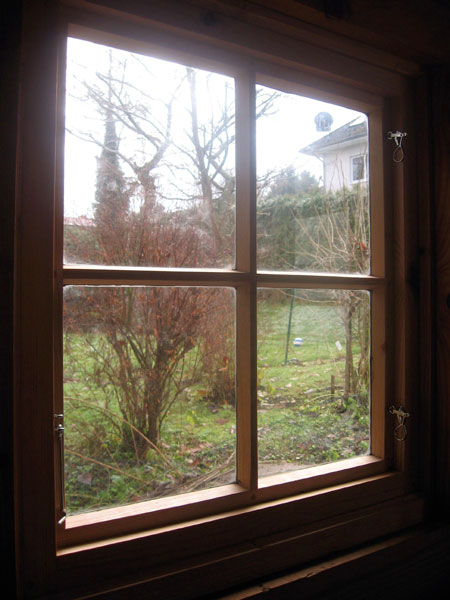 Fenster aus Mondholz.