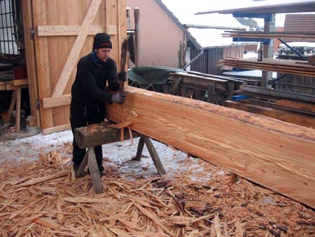 Arbeit mit dem Breitbeil